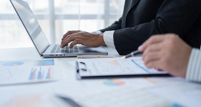 Mercury NZ (MCY) Drops as Energy Investors Weigh Yield, Growth and Valuation