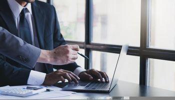 Infratil (IFT) Slips as Infrastructure Investors Watch Valuation and Growth Outlook