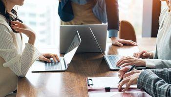 Why Are New Zealanders Relying More on Credit Cards in 2026?