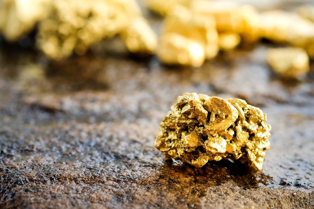 One Gold Mining Stock Trading Near Resistance Levels - EVN