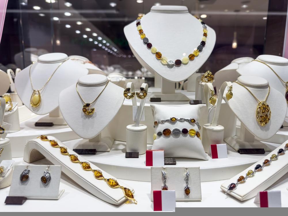 How Is This Jewellery Stock Performing – MHJ